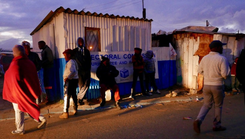 Voting early evening Khayelitsha, Cape Town