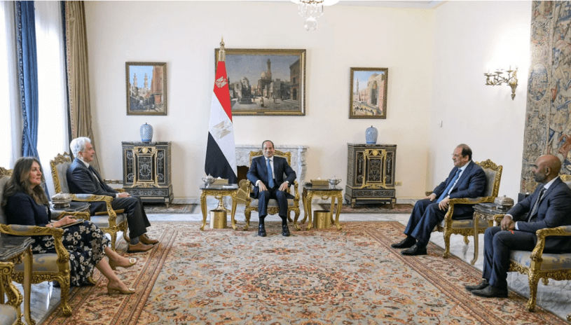 CIA Director William Burns (second from left), Egypt's President al-Sissi and head of Egyptian intelligence Abbas Kamel (second from right) in Cairo